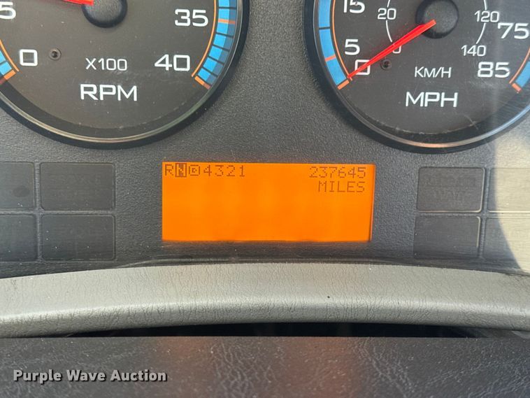 image for item EN0789 2011 International 4300 truck cab and chassis