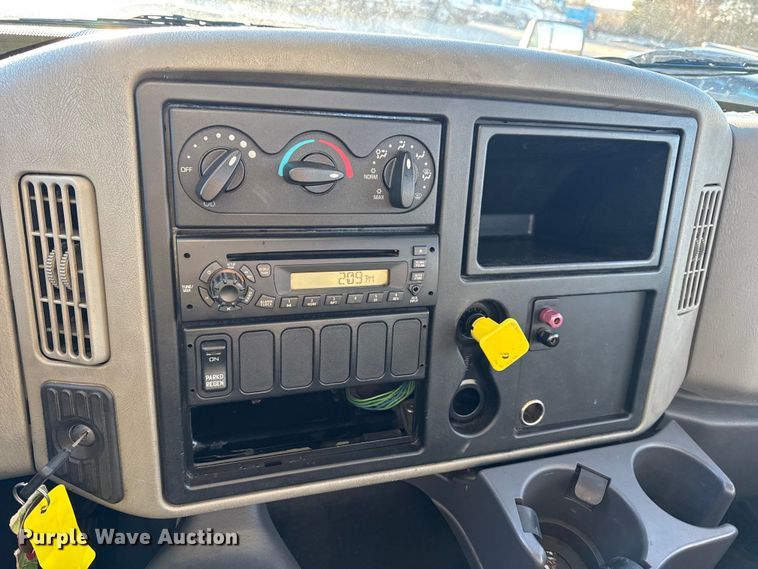 image for item EN0789 2011 International 4300 truck cab and chassis