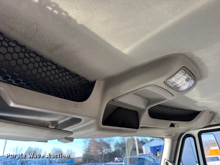 image for item EN0789 2011 International 4300 truck cab and chassis