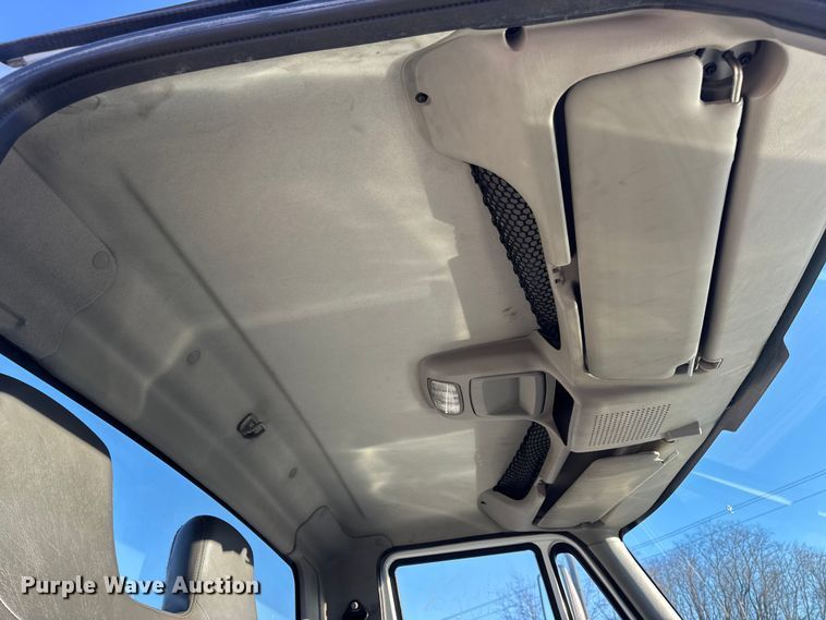 image for item EN0789 2011 International 4300 truck cab and chassis