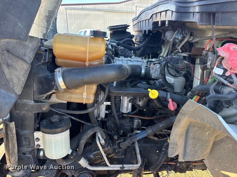 image for item EN0789 2011 International 4300 truck cab and chassis