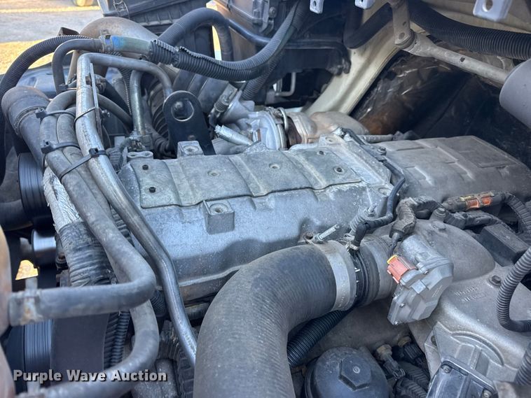 image for item EN0789 2011 International 4300 truck cab and chassis