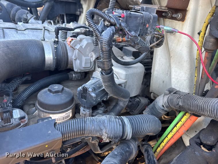 image for item EN0789 2011 International 4300 truck cab and chassis