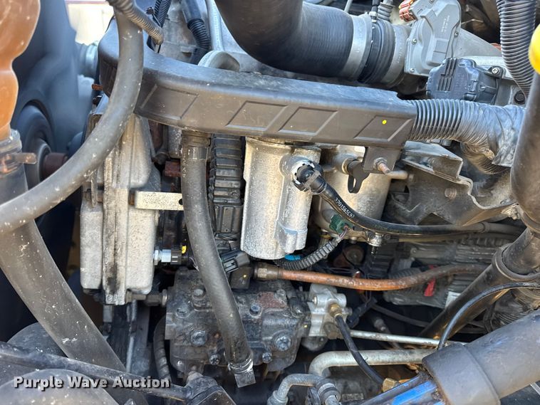 image for item EN0789 2011 International 4300 truck cab and chassis