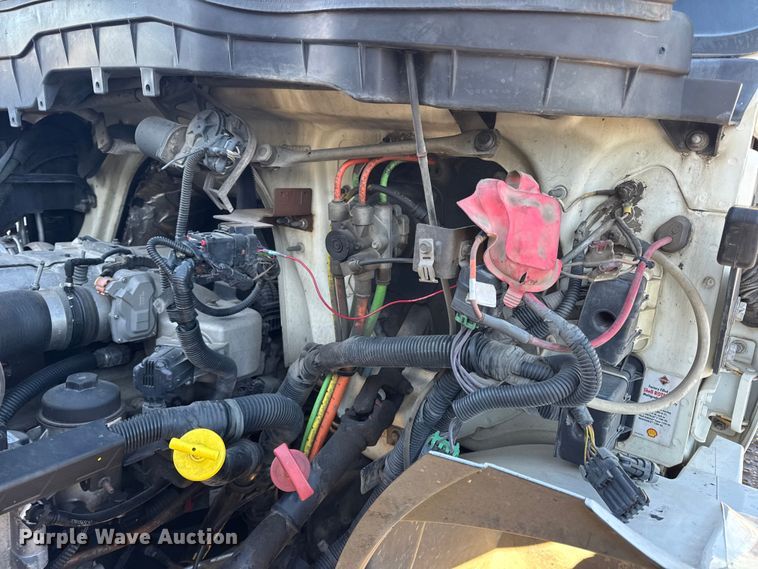 image for item EN0789 2011 International 4300 truck cab and chassis