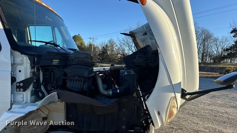 image for item EN0789 2011 International 4300 truck cab and chassis