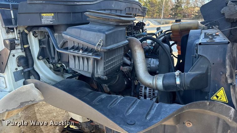 image for item EN0789 2011 International 4300 truck cab and chassis