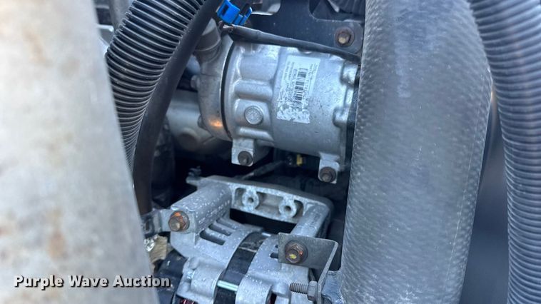 image for item EN0789 2011 International 4300 truck cab and chassis