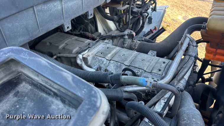 image for item EN0789 2011 International 4300 truck cab and chassis