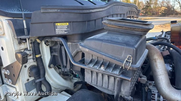 image for item EN0789 2011 International 4300 truck cab and chassis