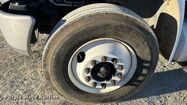 image for item EN0789 2011 International 4300 truck cab and chassis