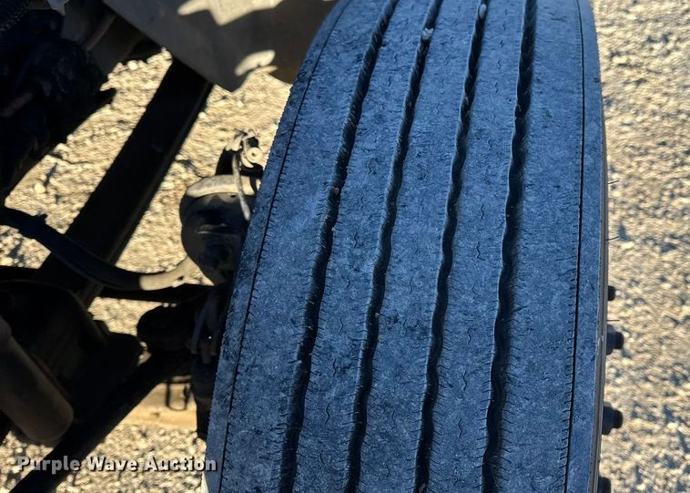 image for item EN0789 2011 International 4300 truck cab and chassis