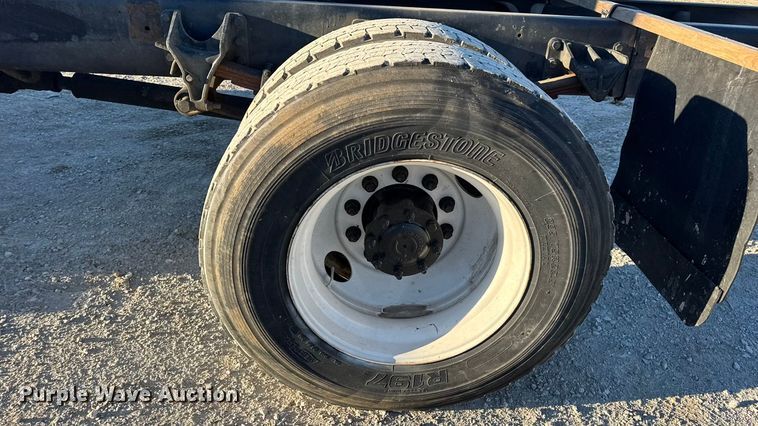 image for item EN0789 2011 International 4300 truck cab and chassis