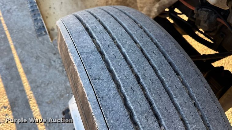 image for item EN0789 2011 International 4300 truck cab and chassis