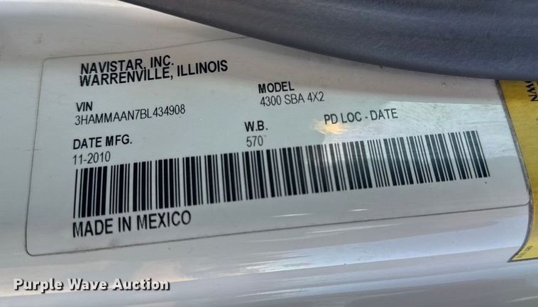 image for item EN0789 2011 International 4300 truck cab and chassis