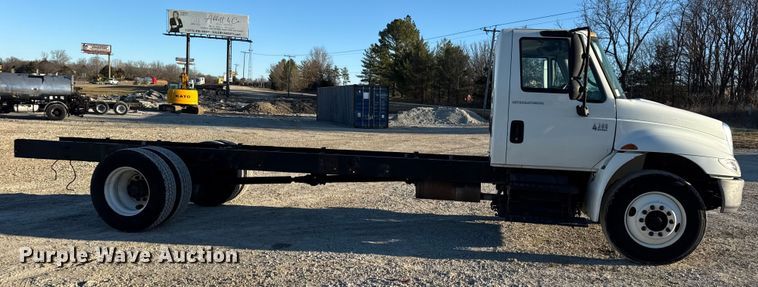 image for item EN0790 2007 International 4300 truck cab and chassis