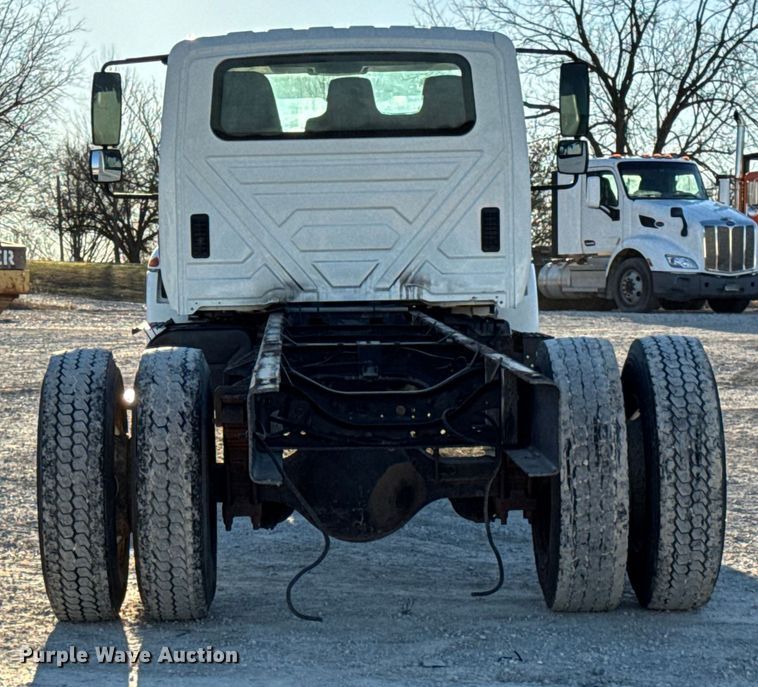 image for item EN0790 2007 International 4300 truck cab and chassis