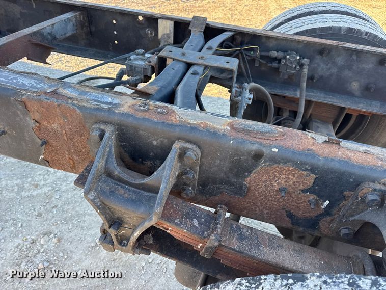 image for item EN0790 2007 International 4300 truck cab and chassis