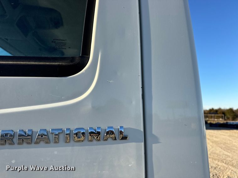 image for item EN0790 2007 International 4300 truck cab and chassis