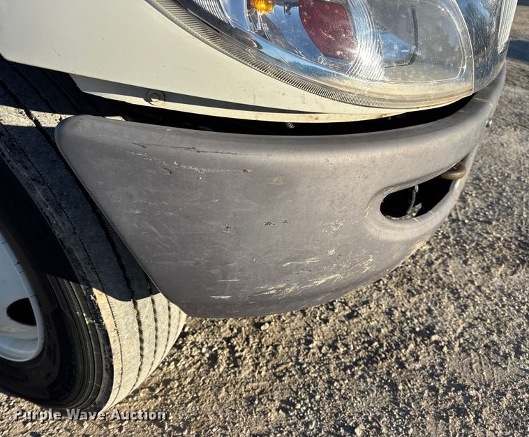 image for item EN0790 2007 International 4300 truck cab and chassis