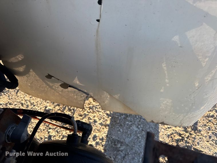 image for item EN0790 2007 International 4300 truck cab and chassis