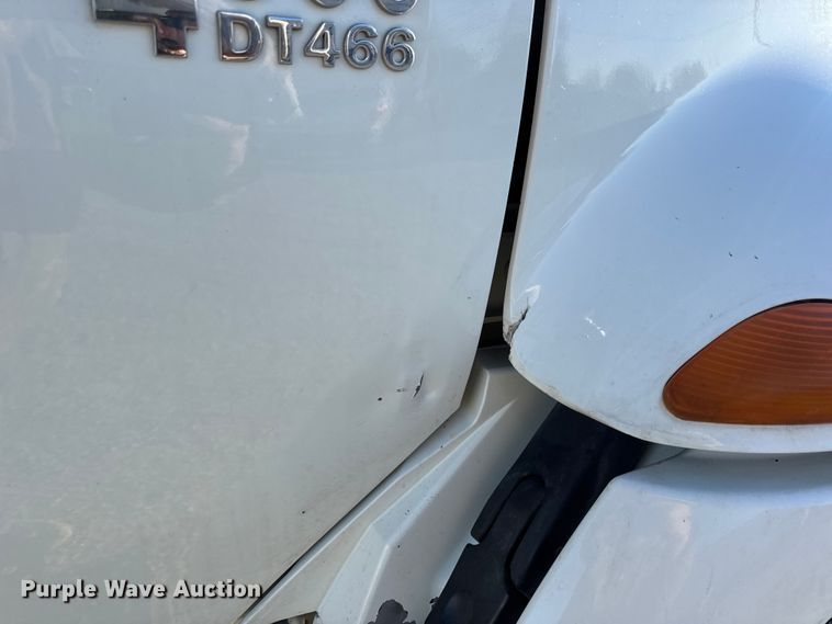 image for item EN0790 2007 International 4300 truck cab and chassis