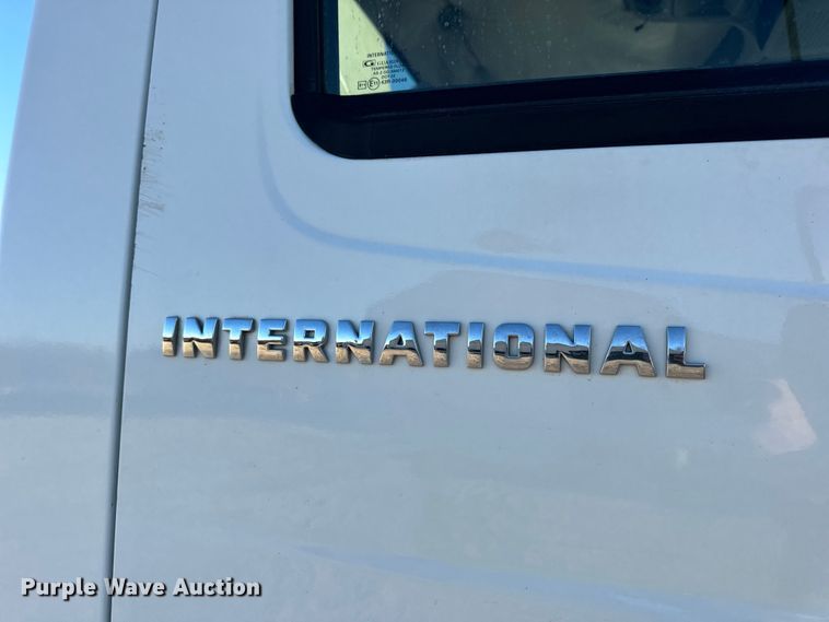 image for item EN0790 2007 International 4300 truck cab and chassis