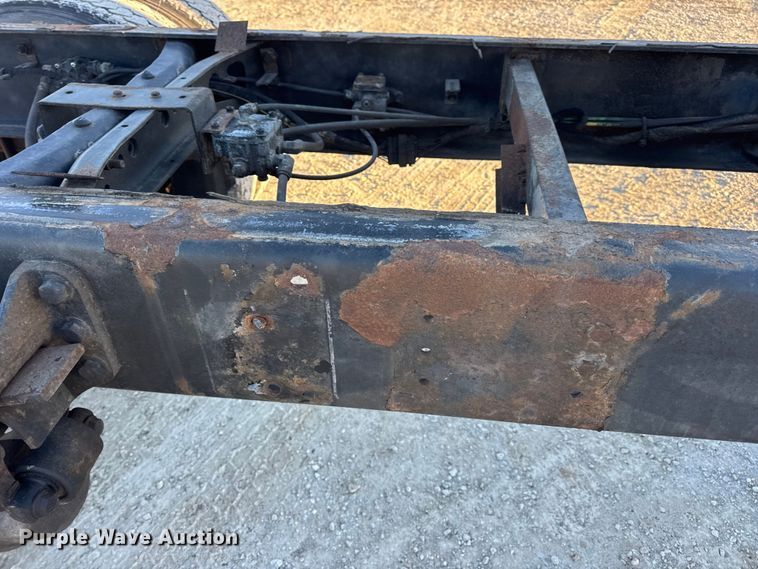 image for item EN0790 2007 International 4300 truck cab and chassis