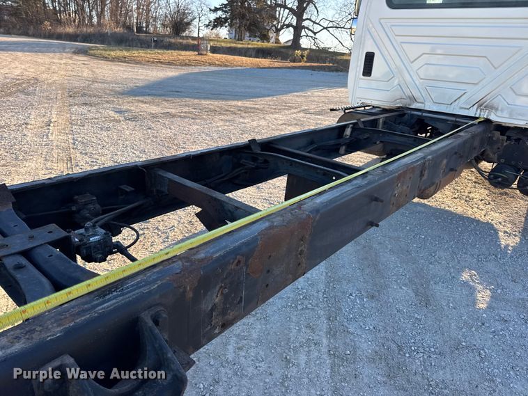 image for item EN0790 2007 International 4300 truck cab and chassis