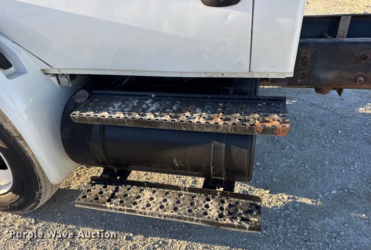 image for item EN0790 2007 International 4300 truck cab and chassis