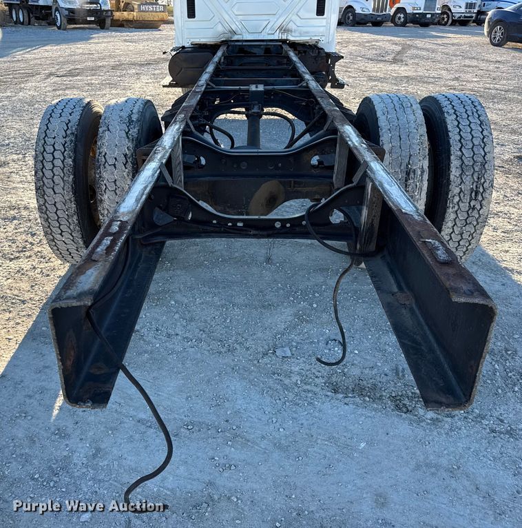 image for item EN0790 2007 International 4300 truck cab and chassis