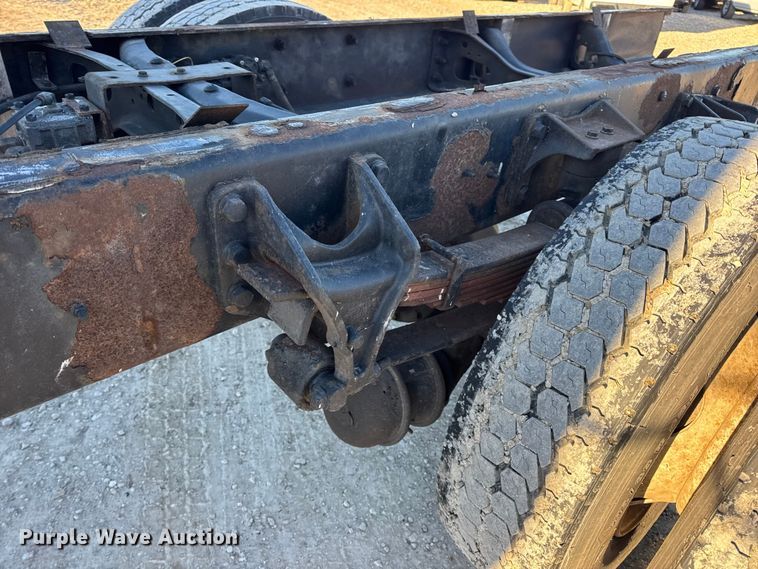 image for item EN0790 2007 International 4300 truck cab and chassis