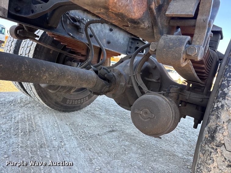 image for item EN0790 2007 International 4300 truck cab and chassis