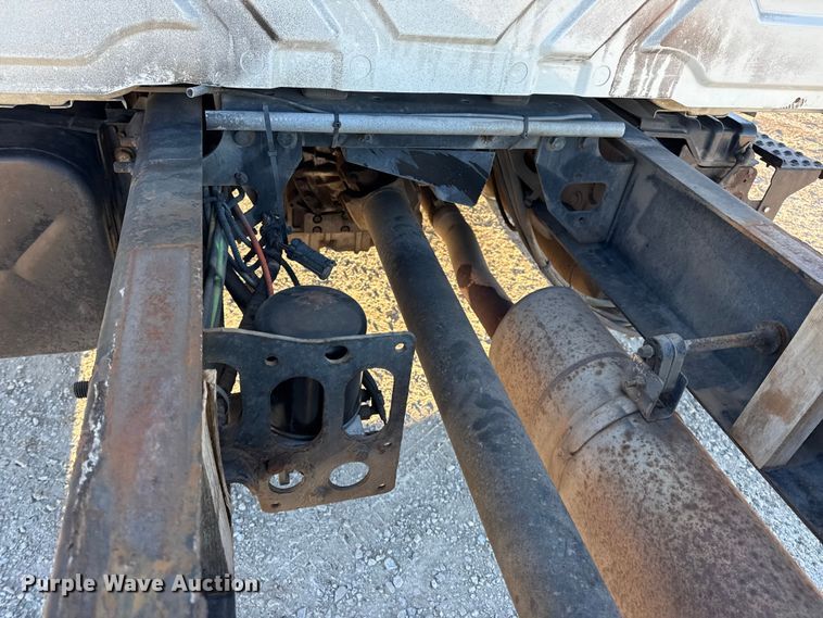 image for item EN0790 2007 International 4300 truck cab and chassis