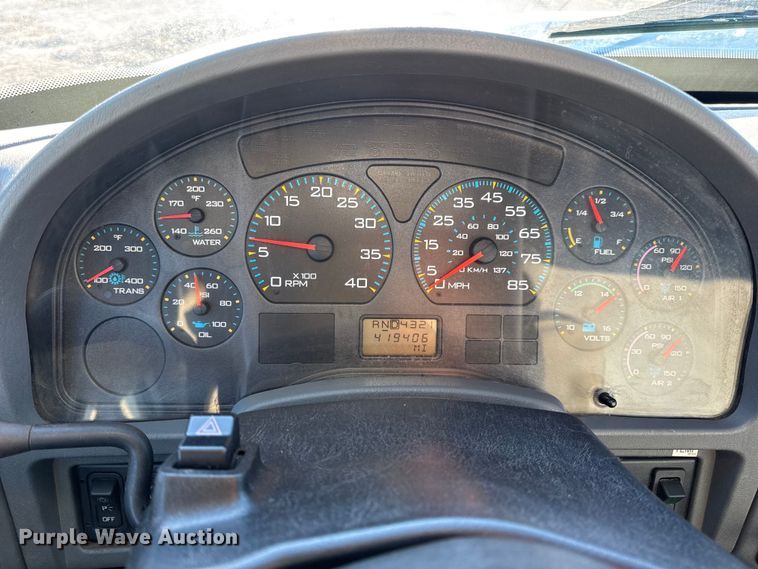 image for item EN0790 2007 International 4300 truck cab and chassis