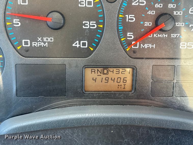 image for item EN0790 2007 International 4300 truck cab and chassis