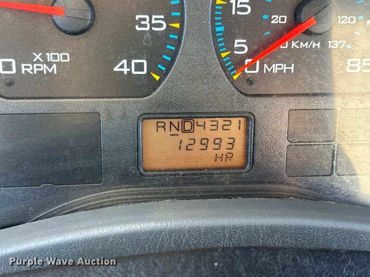 image for item EN0790 2007 International 4300 truck cab and chassis