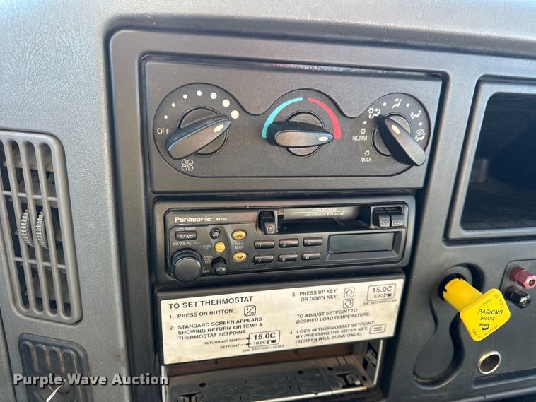 image for item EN0790 2007 International 4300 truck cab and chassis