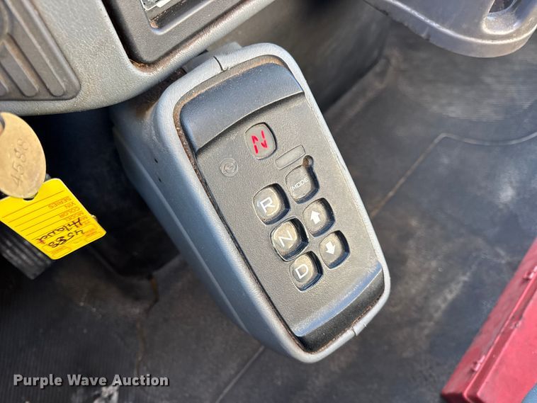 image for item EN0790 2007 International 4300 truck cab and chassis