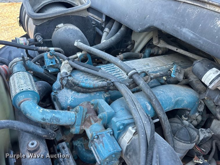 image for item EN0790 2007 International 4300 truck cab and chassis