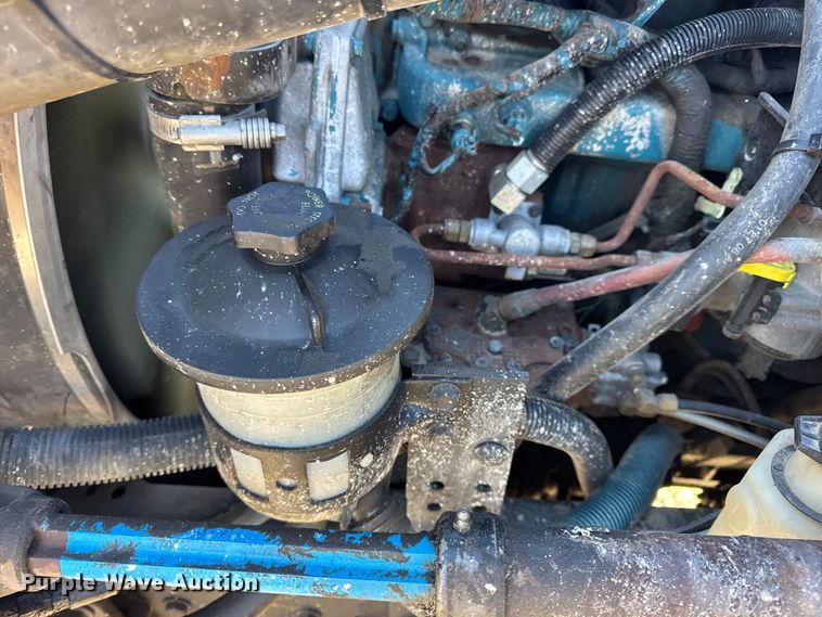 image for item EN0790 2007 International 4300 truck cab and chassis