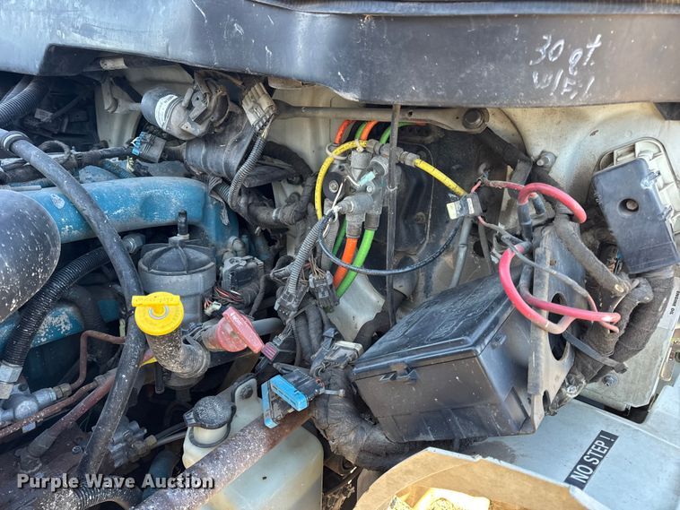 image for item EN0790 2007 International 4300 truck cab and chassis