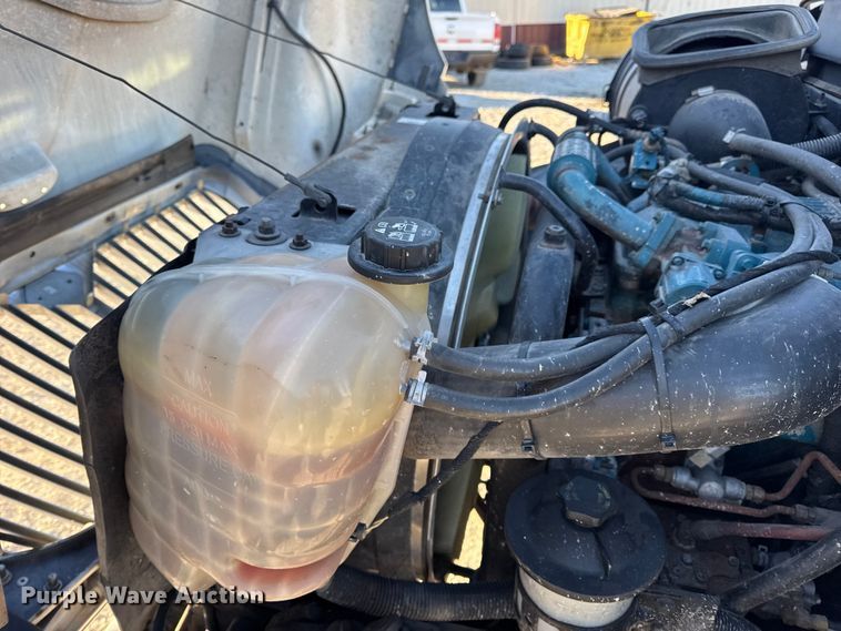 image for item EN0790 2007 International 4300 truck cab and chassis