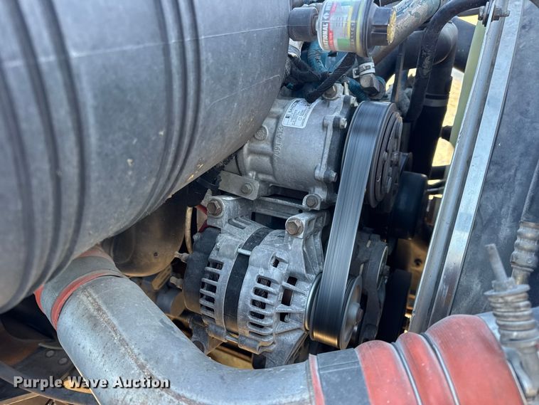 image for item EN0790 2007 International 4300 truck cab and chassis