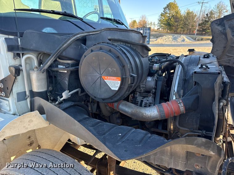 image for item EN0790 2007 International 4300 truck cab and chassis