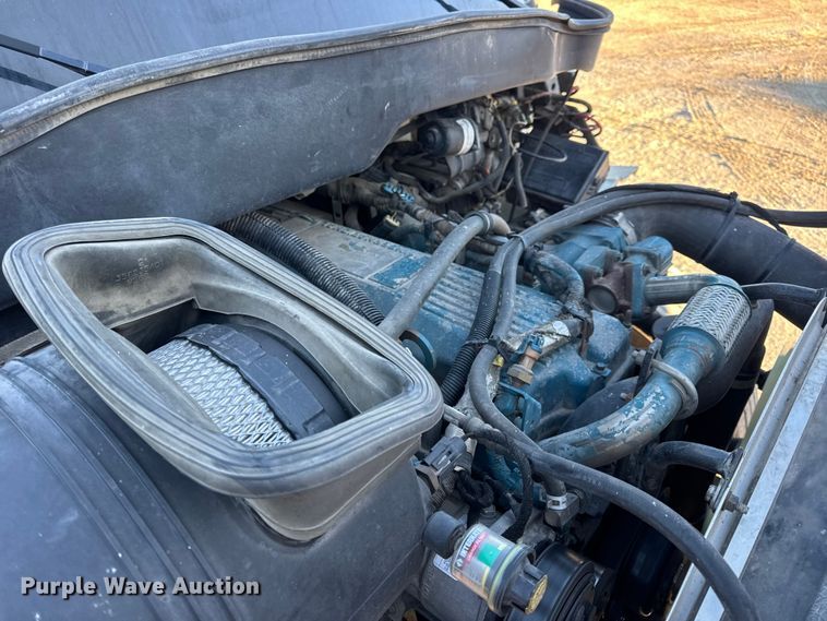 image for item EN0790 2007 International 4300 truck cab and chassis