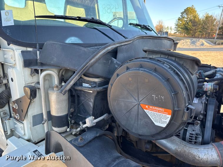 image for item EN0790 2007 International 4300 truck cab and chassis