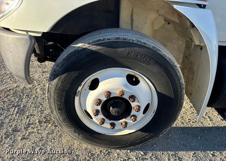 image for item EN0790 2007 International 4300 truck cab and chassis