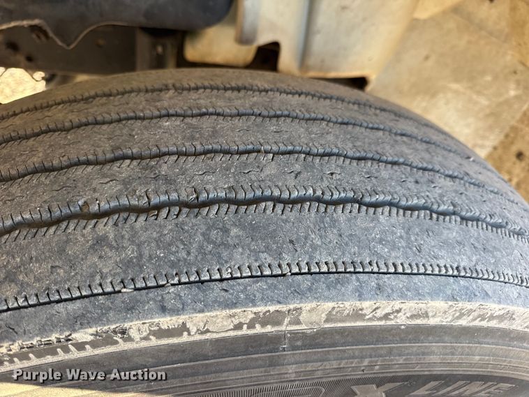 image for item EN0790 2007 International 4300 truck cab and chassis