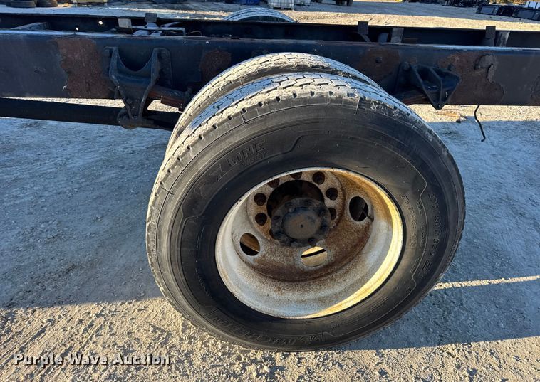 image for item EN0790 2007 International 4300 truck cab and chassis